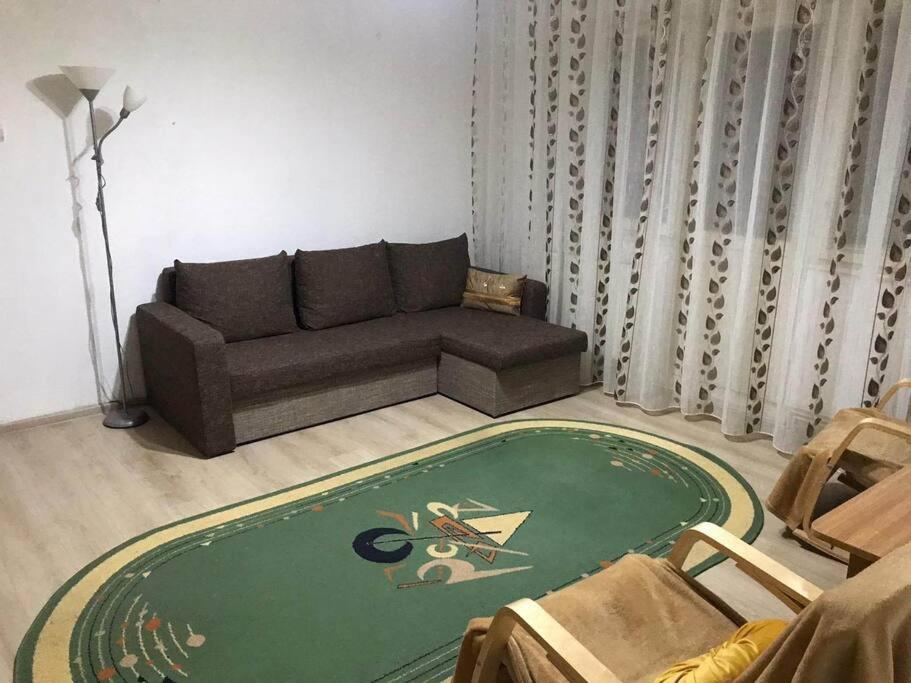פיטסטי Apartament Confortabil מראה חיצוני תמונה