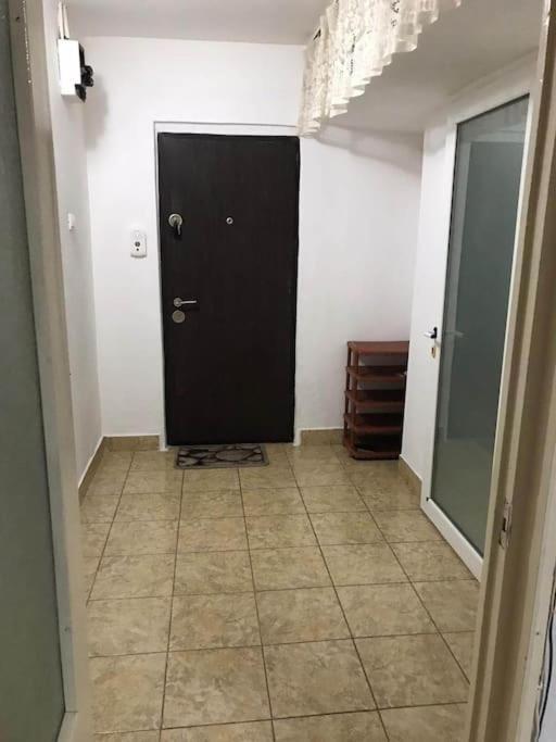 פיטסטי Apartament Confortabil מראה חיצוני תמונה