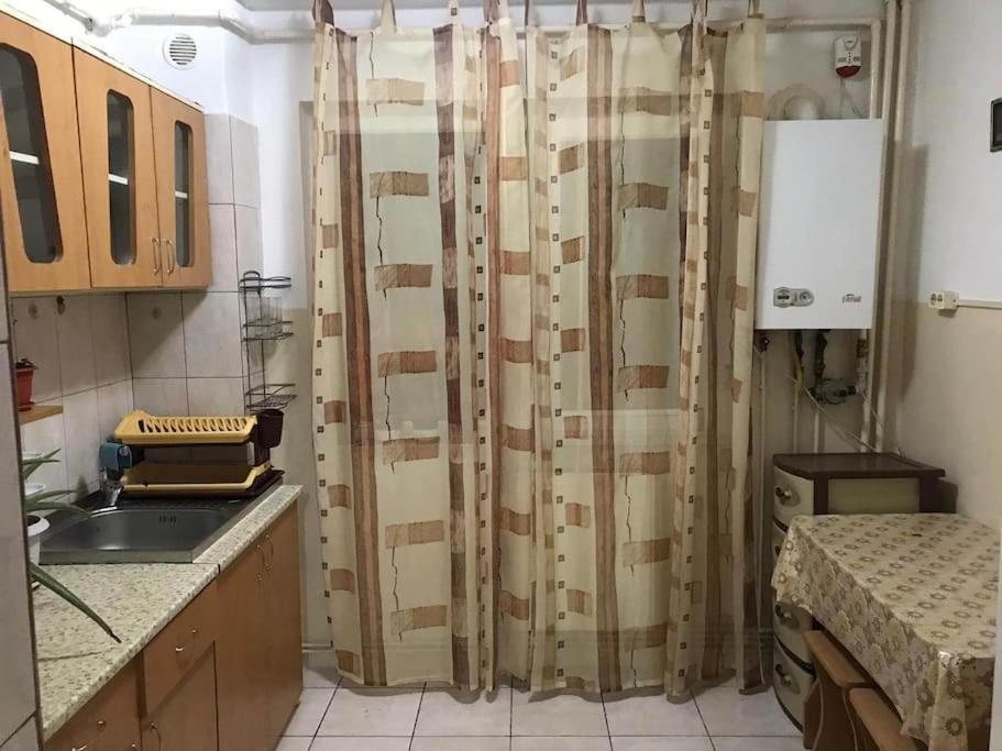 פיטסטי Apartament Confortabil מראה חיצוני תמונה
