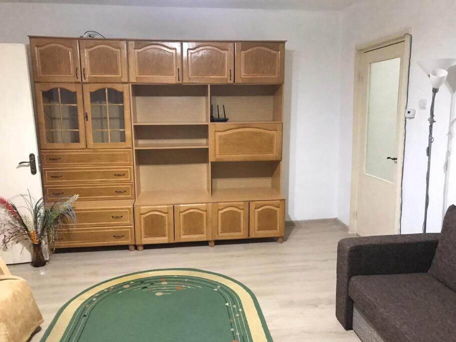 פיטסטי Apartament Confortabil מראה חיצוני תמונה